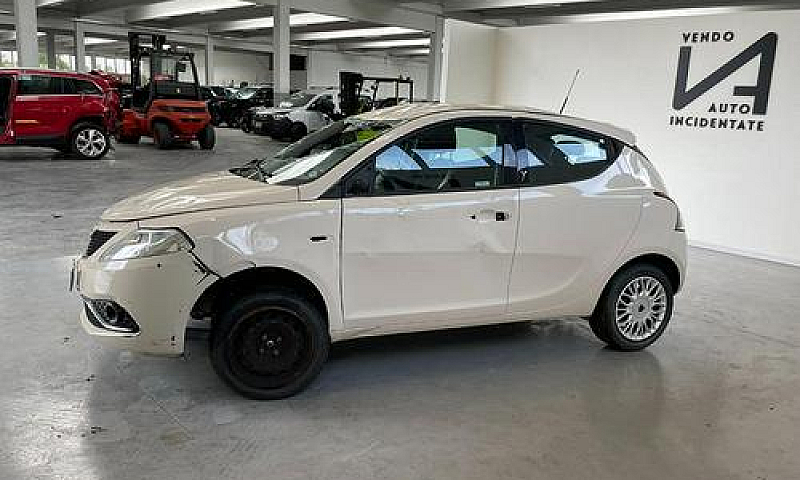 Lancia Ypsilon 1.2 6...
