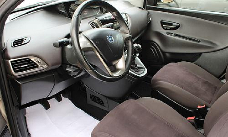 Lancia Ypsilon 0.9 T...