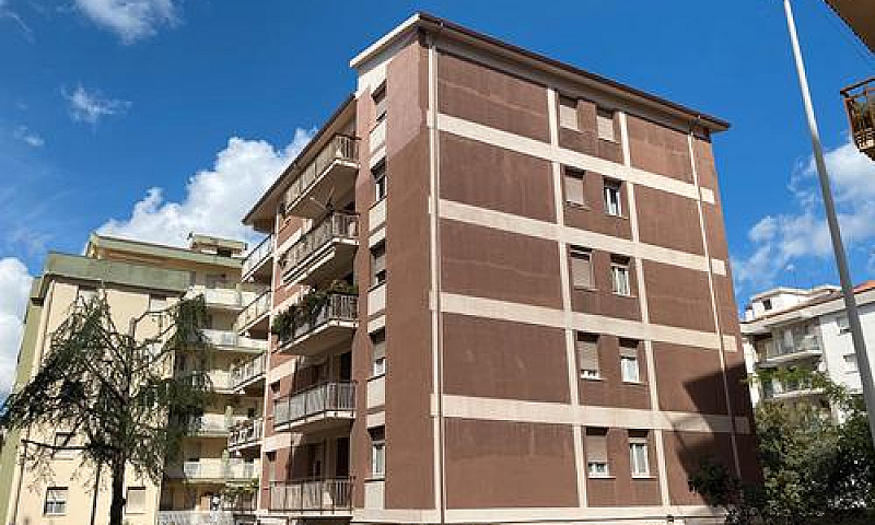 Appartamento Con Box...