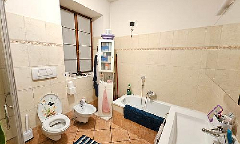 Ospedale: 2 Camere D...