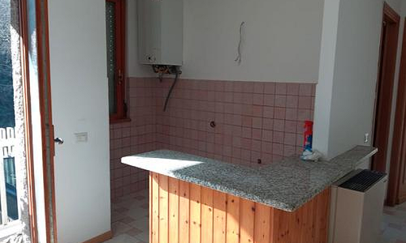 Bilocale In Zona Tra...
