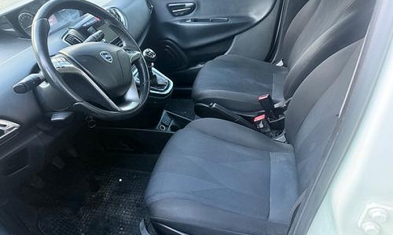Lancia Ypsilon 1.2 6...