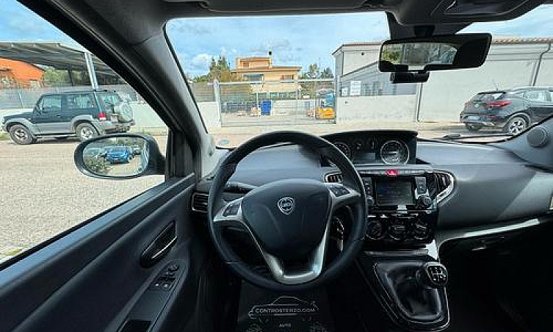 Lancia Ypsilon Gold ...