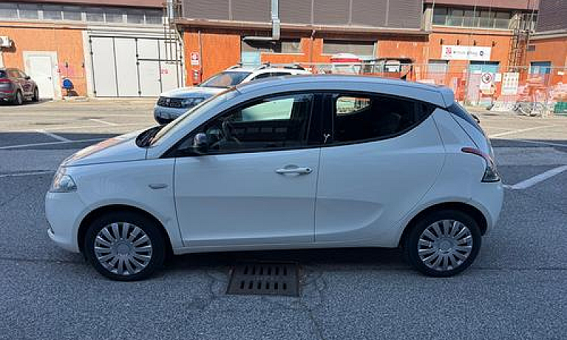 Lancia Ypsilon 1.2 6...