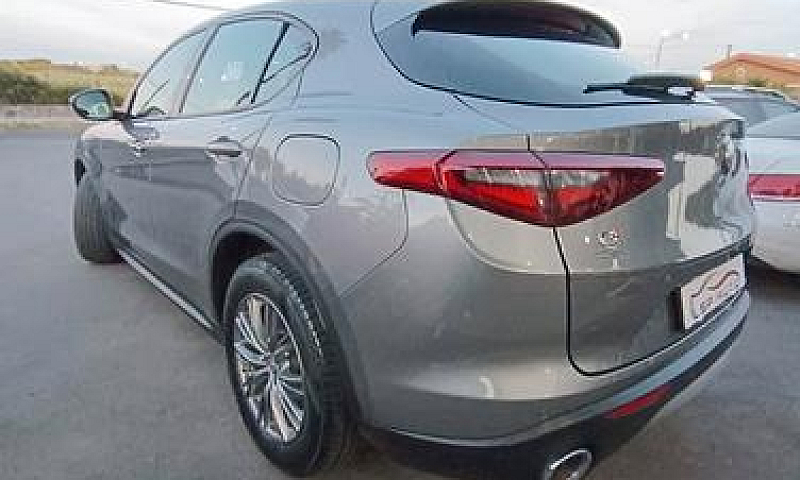 Alfa Romeo Stelvio 2...
