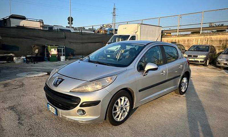 Peugeot 207 1.4 Hdi ...