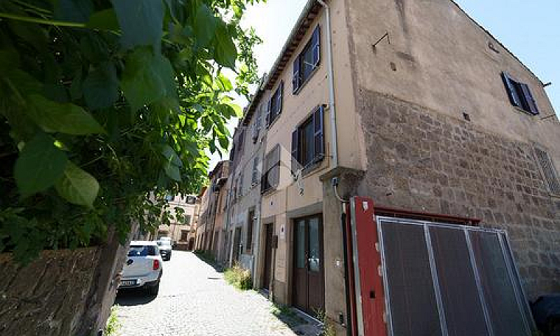 5 Locali A Viterbo...