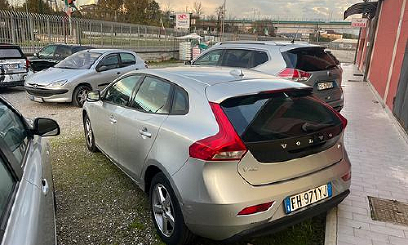 Volvo V40 D2 Momentu...