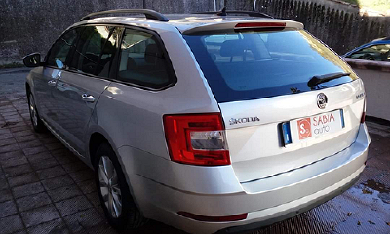 Skoda Octavia Sw 1.6...