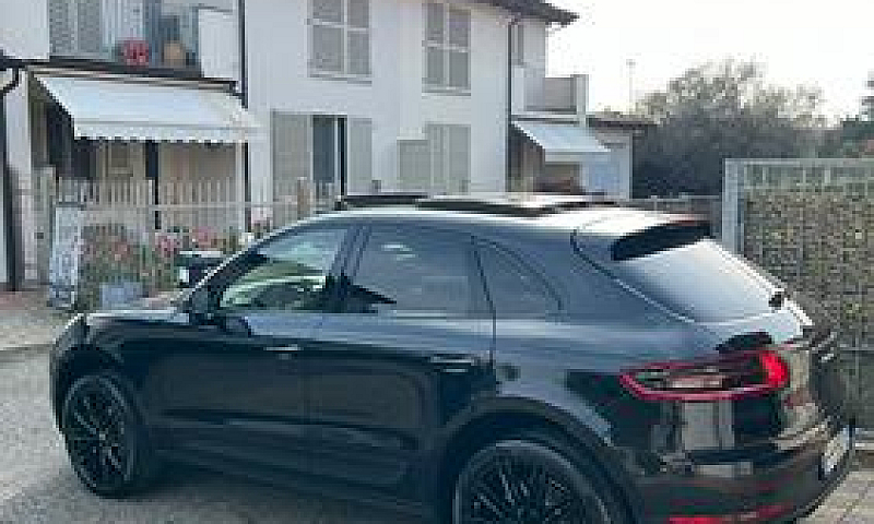 Porsche Macan S...