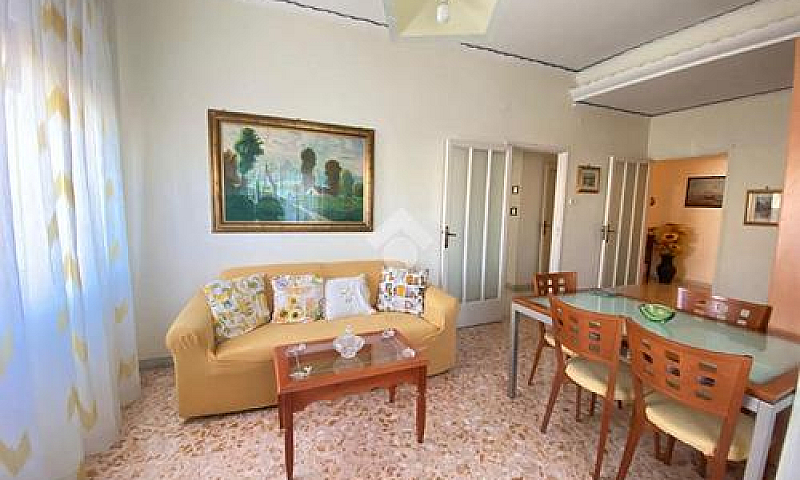 4 Locali A Napoli...