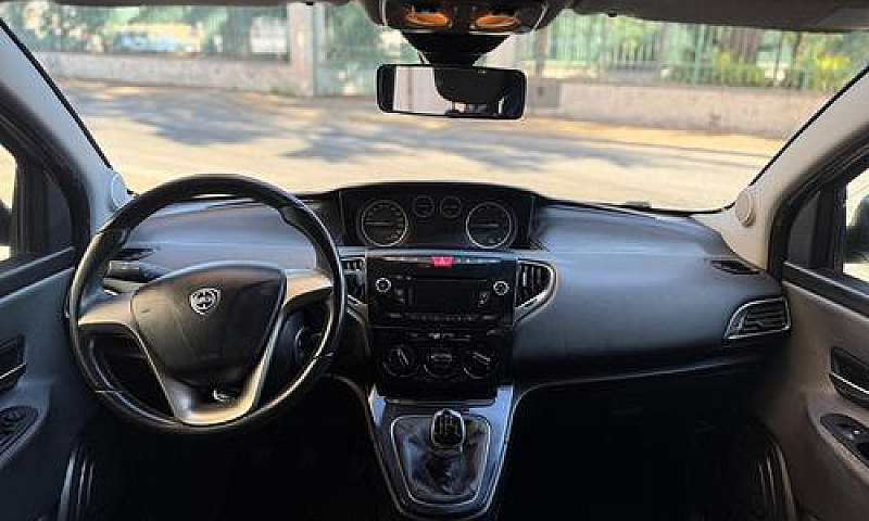 Lancia Ypsilon 1.2 6...