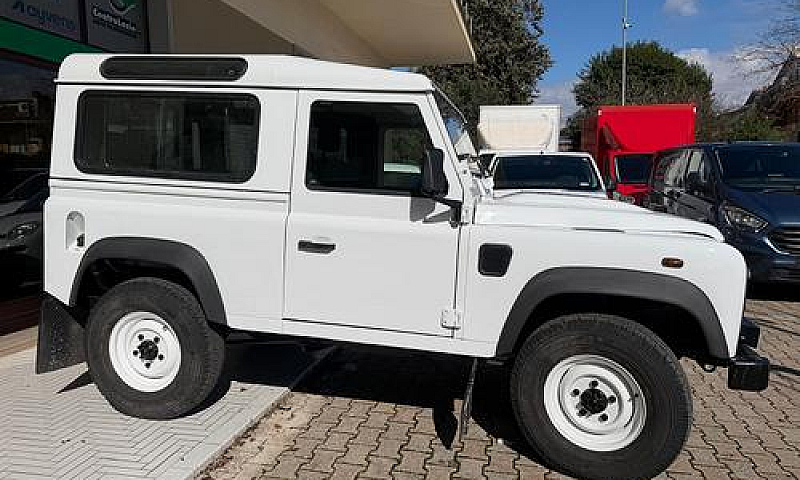 Land Rover Defender ...