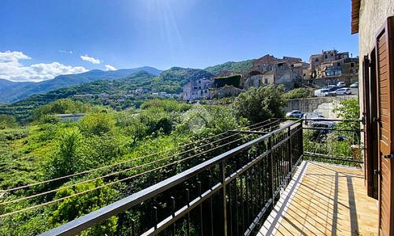 2 Locali A Fiumefred...