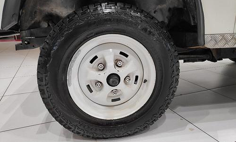 Land Rover Defender ...