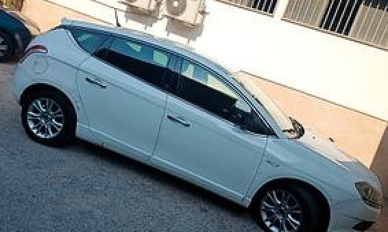 Lancia Delta 2013...