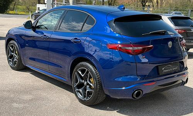 Alfa Romeo Stelvio 2...