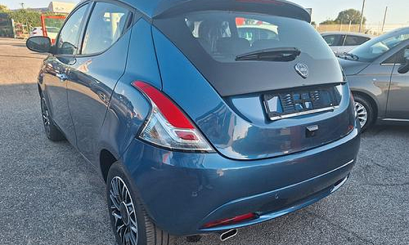 Lancia Ypsilon 1.2 6...