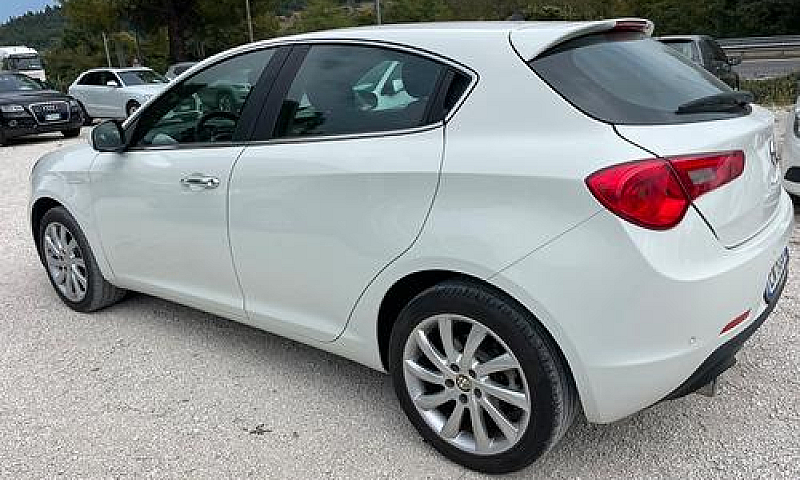 Alfa Romeo Giulietta...