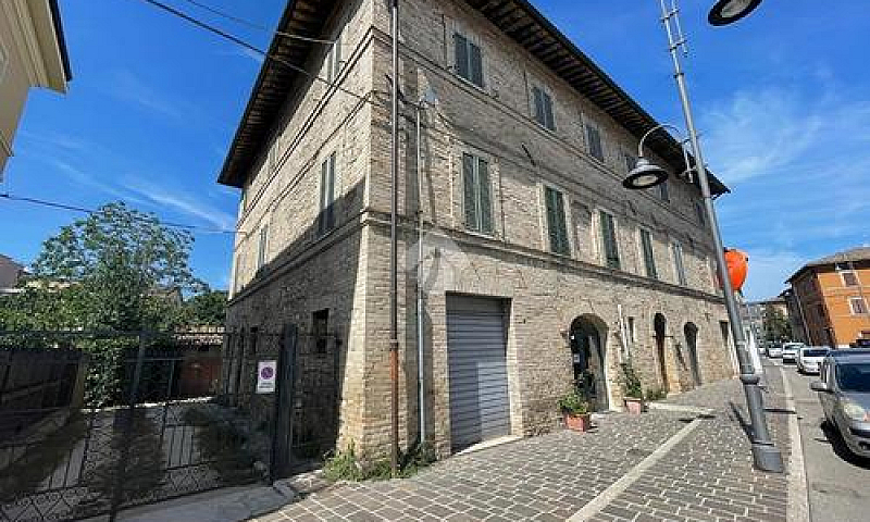 2 Locali A Assisi...