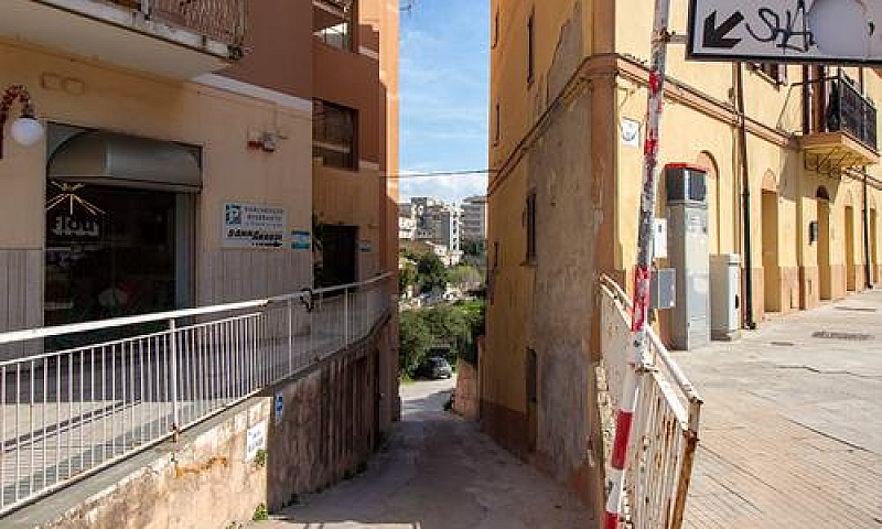 Corso Trinità, Con A...