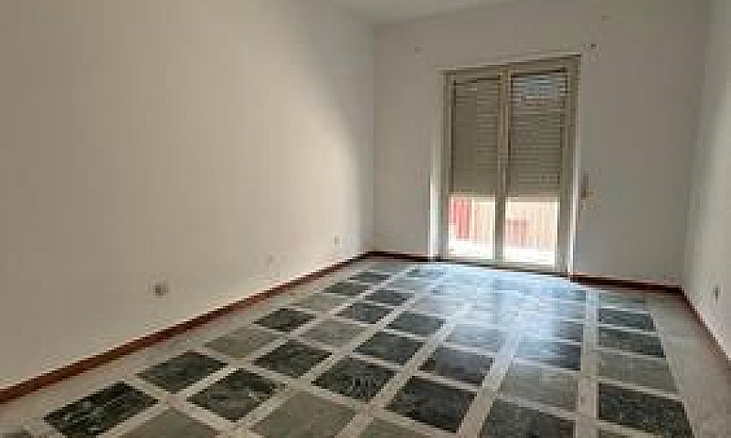Quadrilocale In Zona...