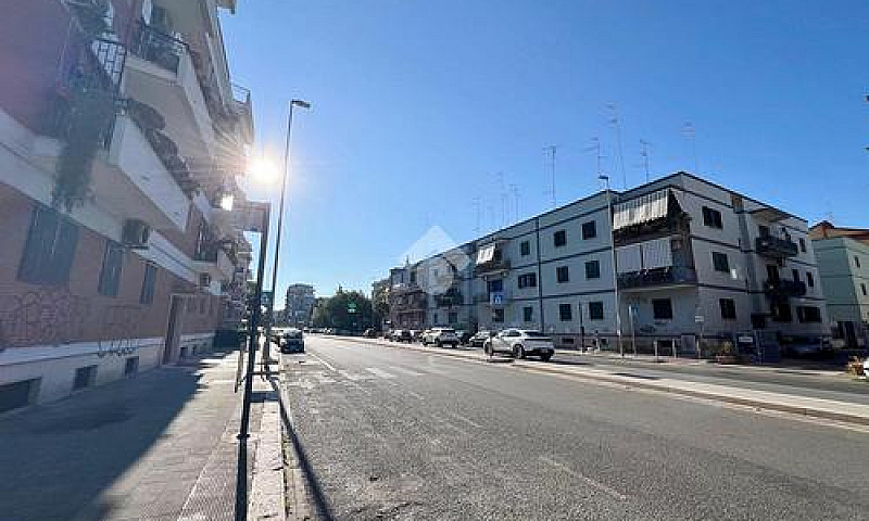 3 Locali A Bari...