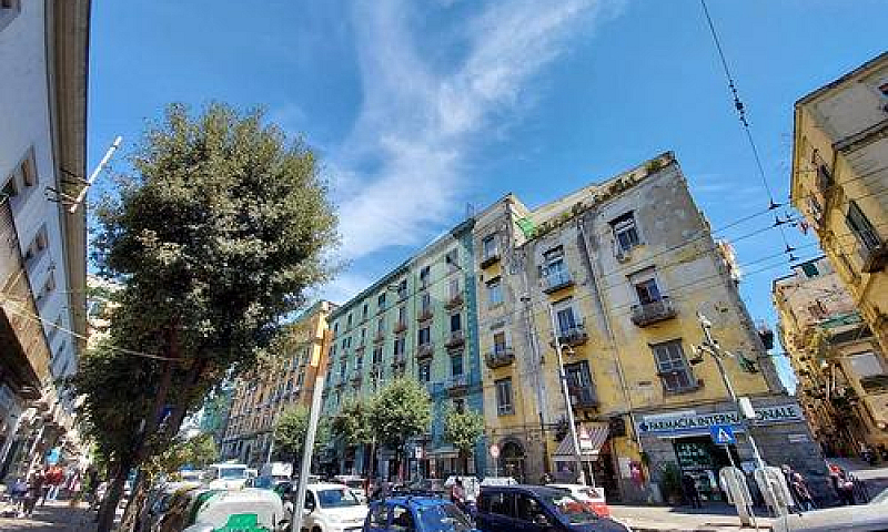 3 Locali A Napoli...