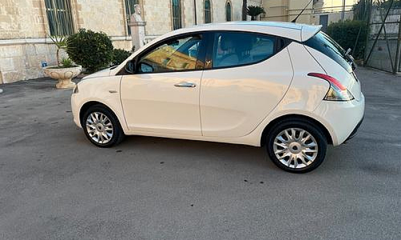 Lancia Ypsilon 1.2 6...