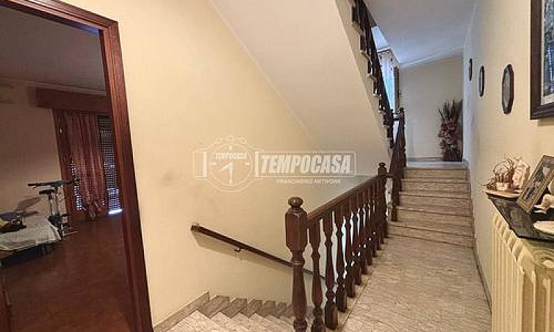 Porzione Di Casa Con...