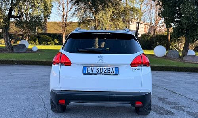 Peugeot 2008 1.6 E-H...