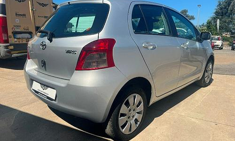 Toyota Yaris 5P Acti...