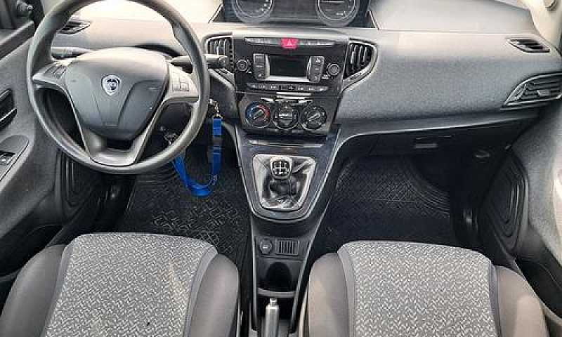 Lancia Ypsilon 1.2 6...