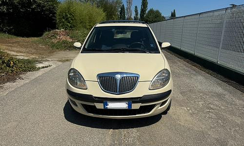 Lancia Ypsilon Con I...