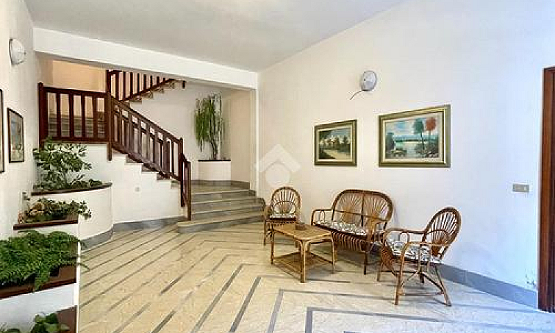 5 Locali A Castellam...