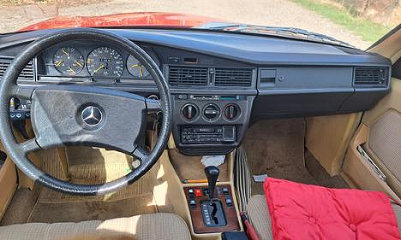 Mercedes-Benz 190 2....