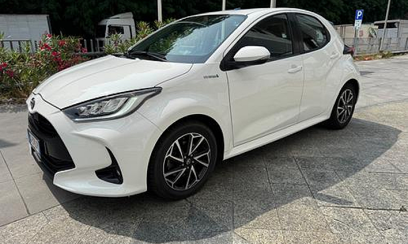 Toyota Yaris 1.5 Hyb...