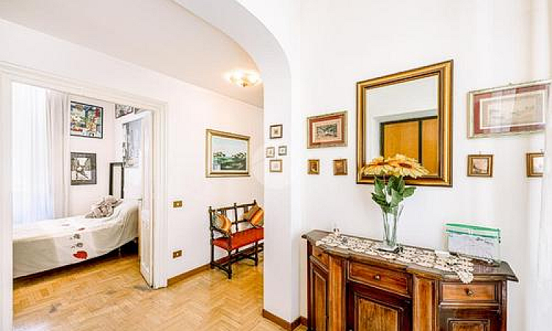 4 Locali A Roma...