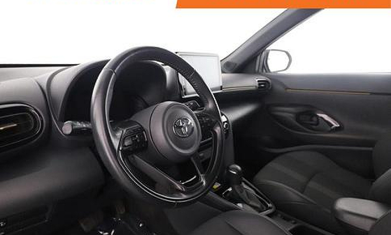 Toyota Yaris Cross W...