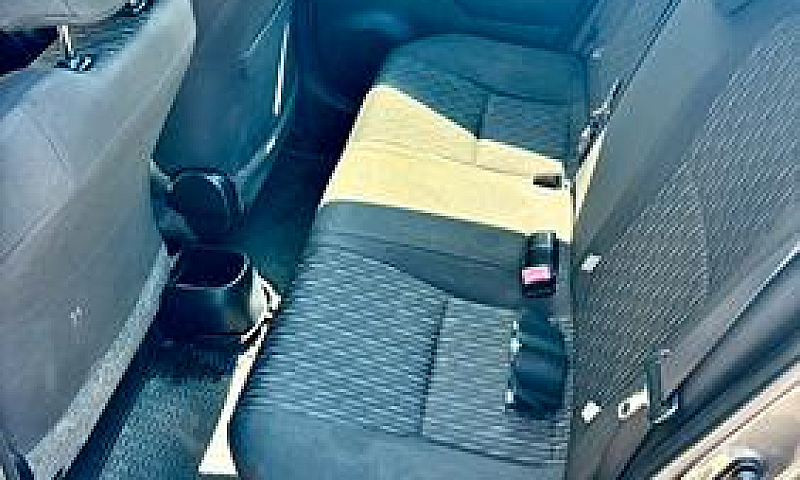 Toyota Yaris 2012...