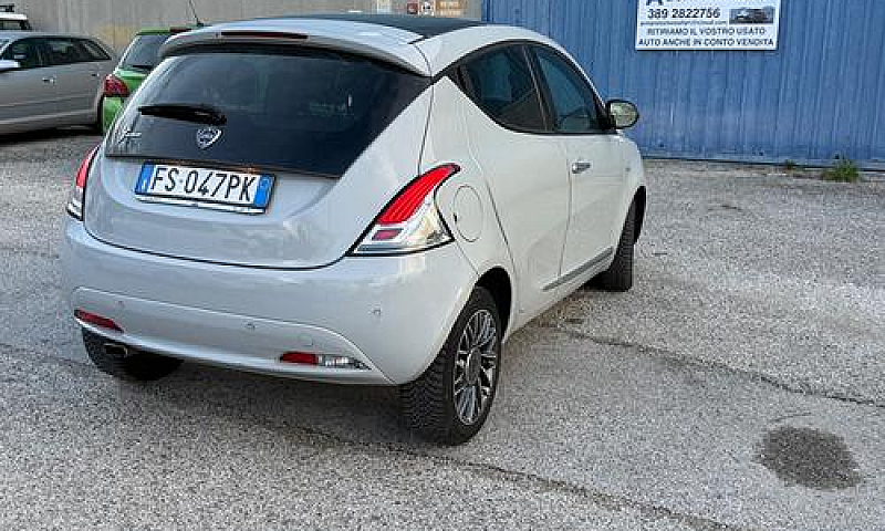 Lancia Ypsilon 1.3 M...
