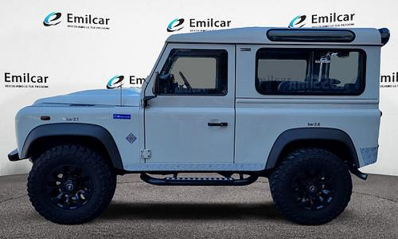 Land Rover Defender ...