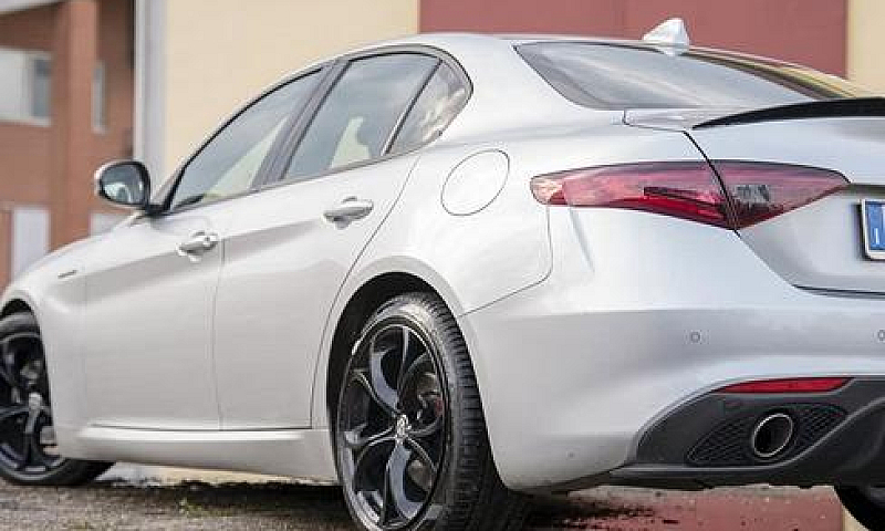 Alfa Romeo Giulia (2...