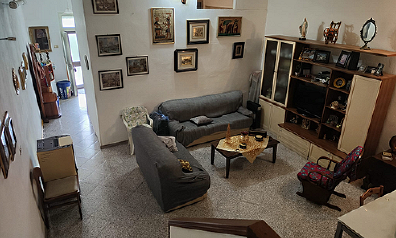 Casa A 2 Piani Con T...