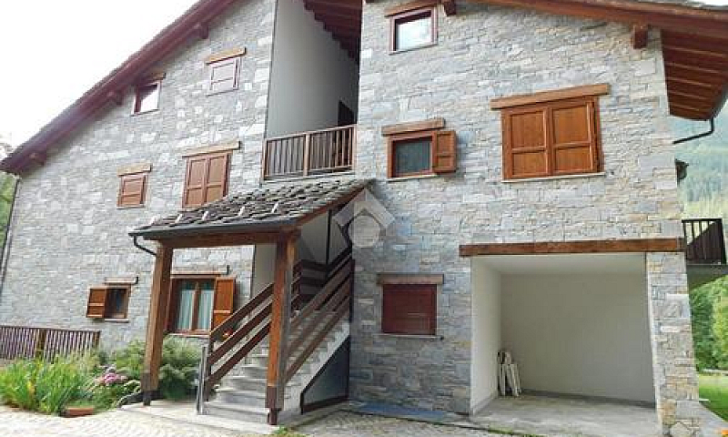 2 Locali A Groscaval...