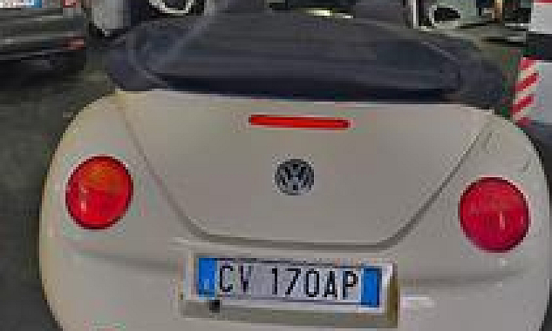Volkswagen New Beetl...