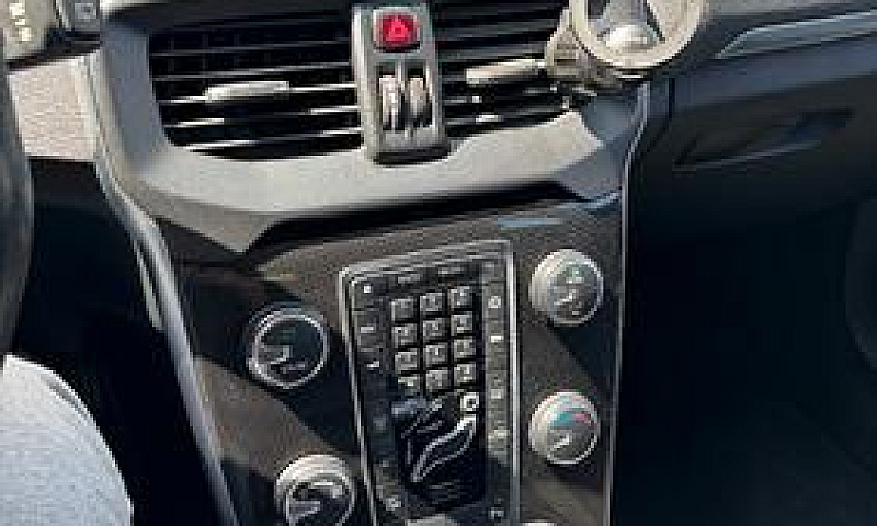 Volvo V40 (2012-2020...