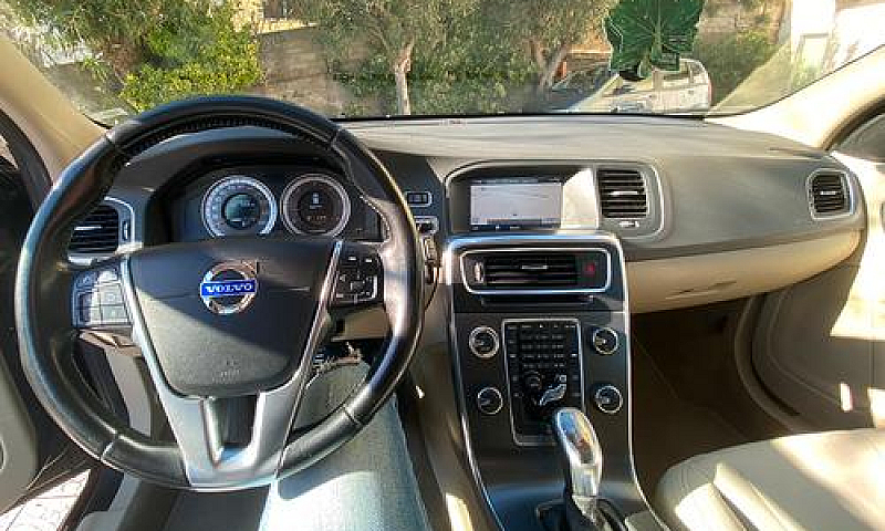 Volvo V60...