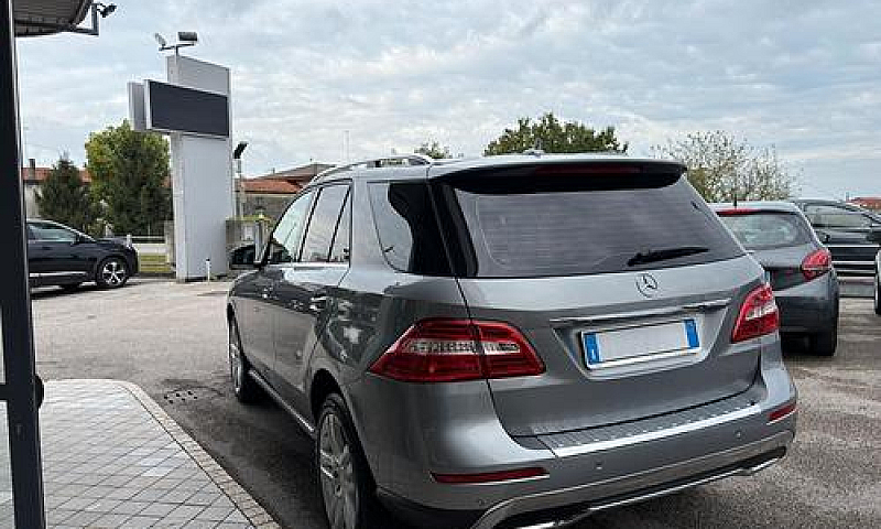 Mercedes-Benz Ml 250...