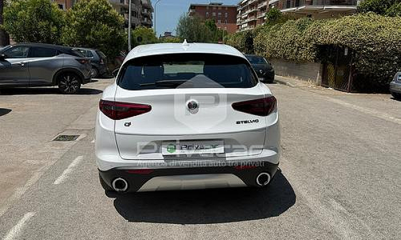 Alfa Romeo Stelvio 2...